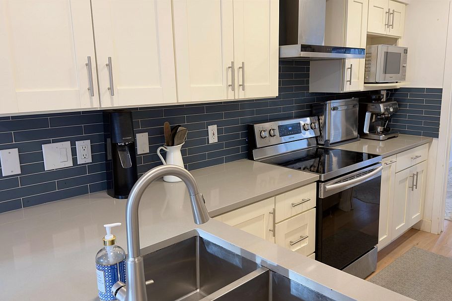 10 2118 Eastern Avenue North Vancouver, BC - 1