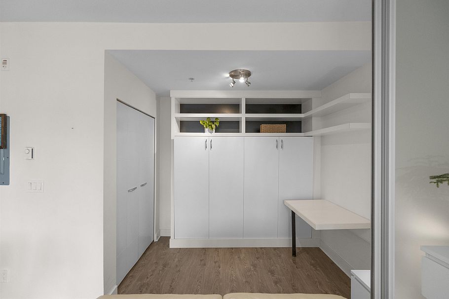 103 735 W 15th Street North Vancouver, BC - 16