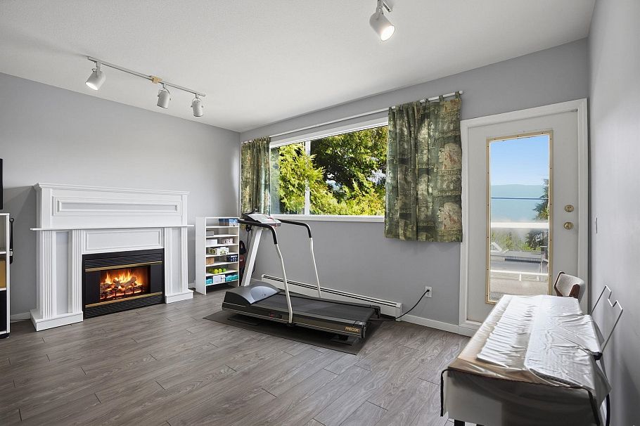 2341 Caledonia Avenue North Vancouver, BC - 5