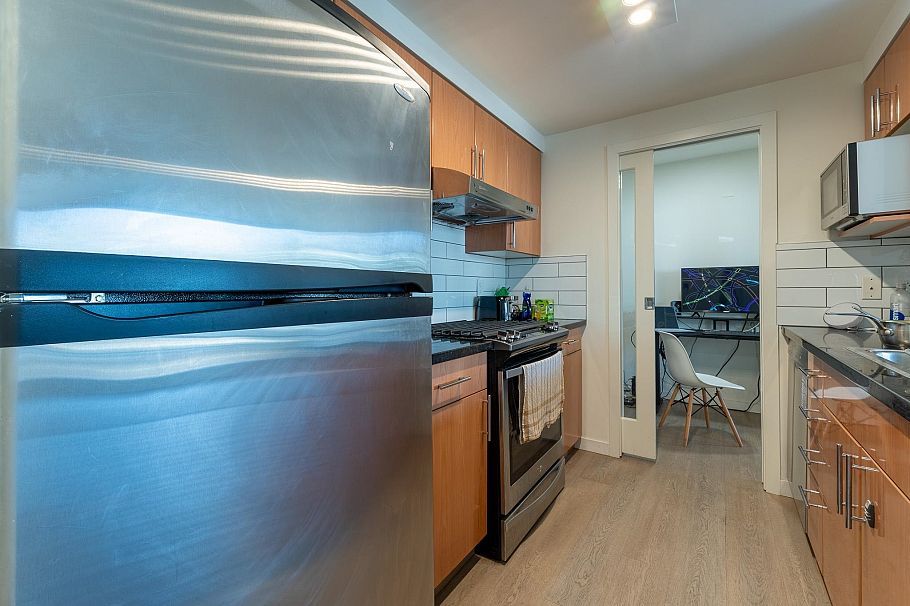 1605 193 Aquarius Mews Vancouver, BC - 11