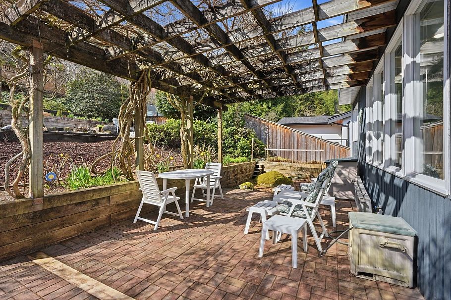 2341 Caledonia Avenue North Vancouver, BC - 36