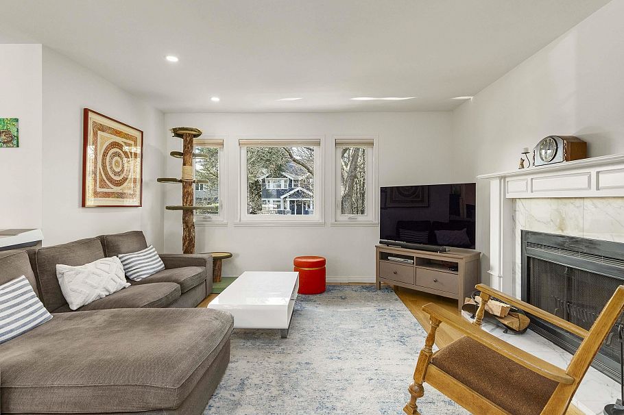 1815 W 14th Avenue Vancouver, BC - 3