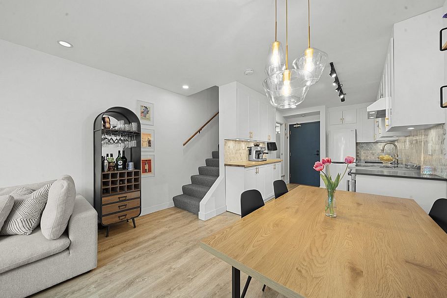 109 2125 York Avenue Vancouver, BC - 4