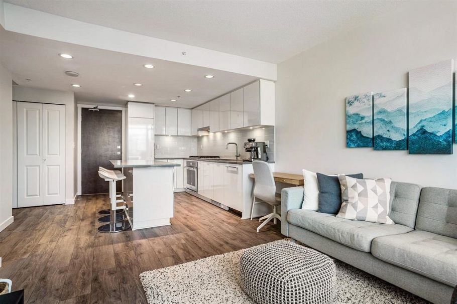 810 2388 Madison Avenue Burnaby, BC - 2