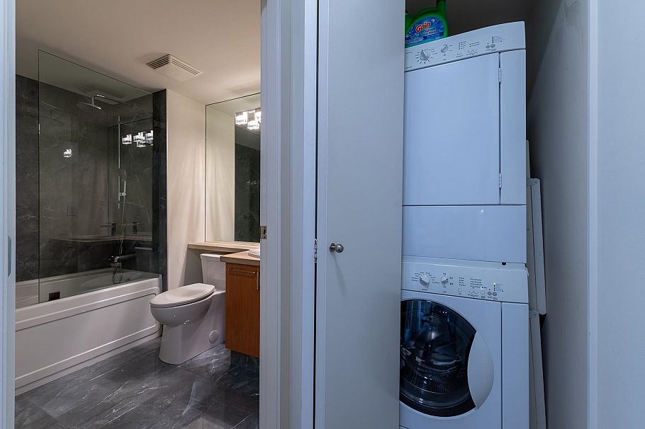 1605 193 Aquarius Mews Vancouver, BC - 13