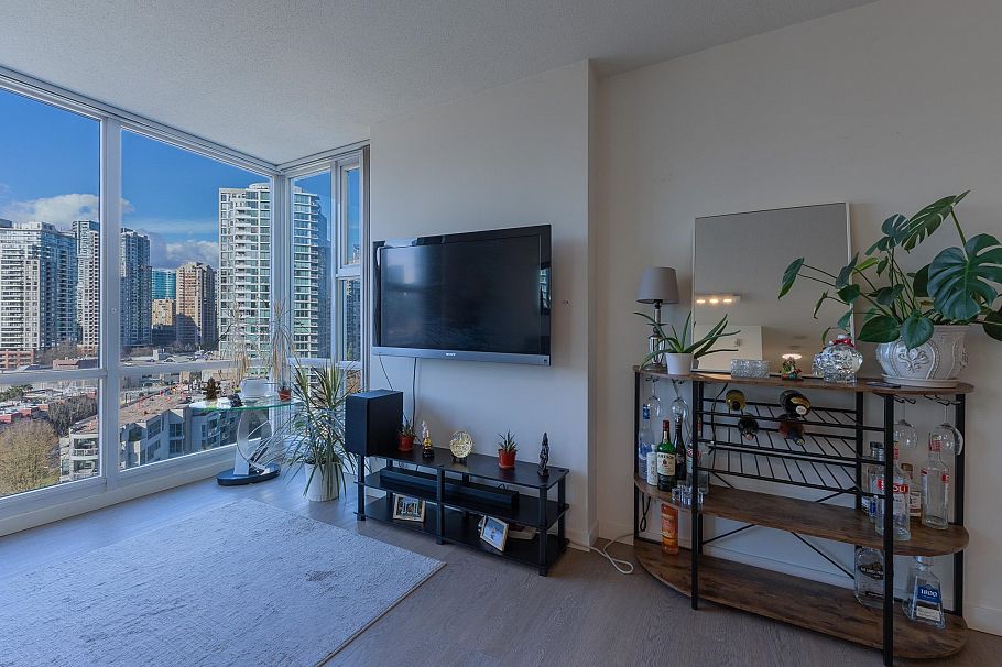 1605 193 Aquarius Mews Vancouver, BC - 6