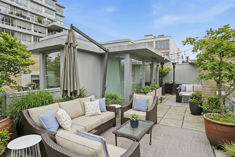 1576 W 8 Street Vancouver, BC - 36