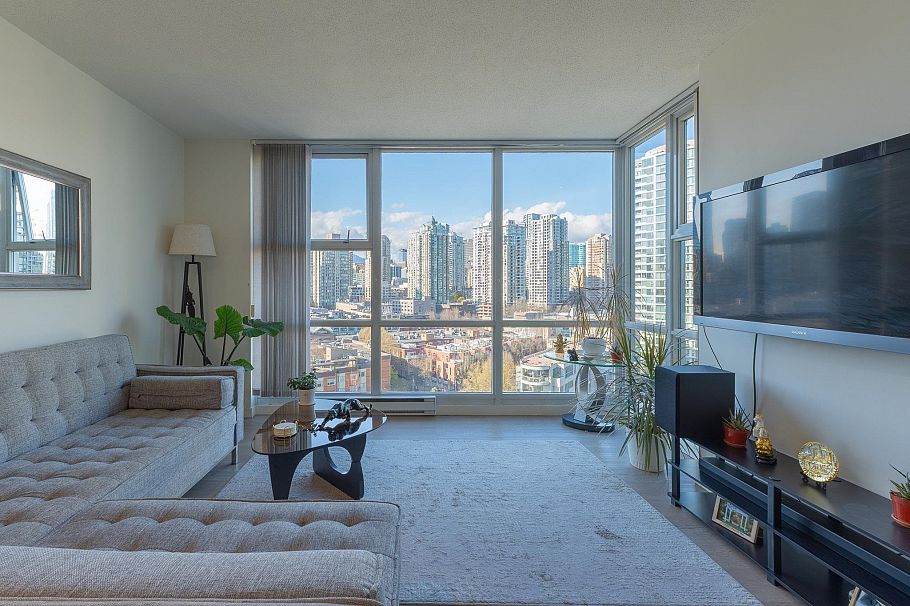 1605 193 Aquarius Mews Vancouver, BC - 2