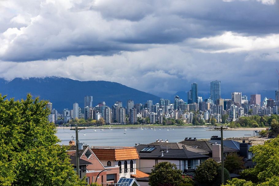 3240 W 1st Avenue Vancouver, BC - 2