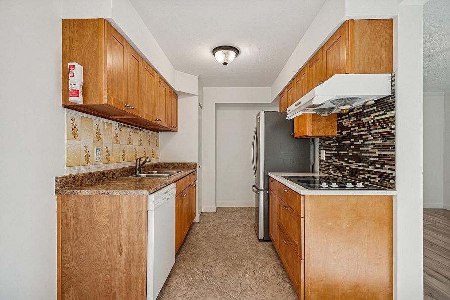 121 3461 E 49th Avenue Vancouver, BC - 8