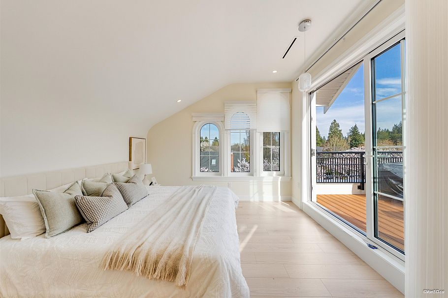 1 4503 W 15th Avenue Vancouver, BC - 3