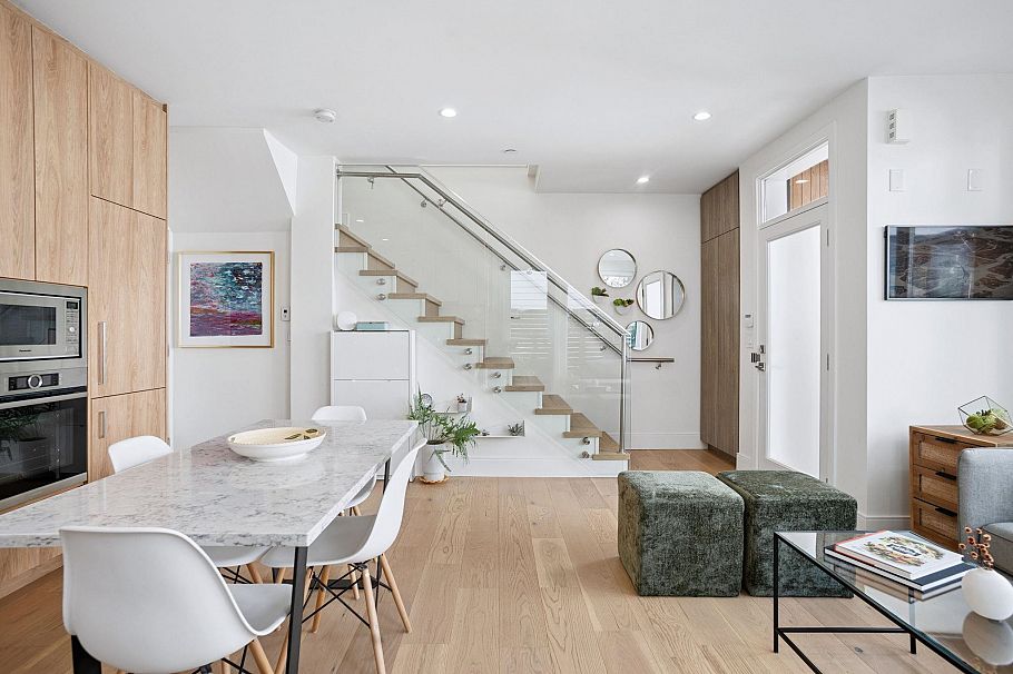 4419 Welwyn Street Vancouver, BC - 4