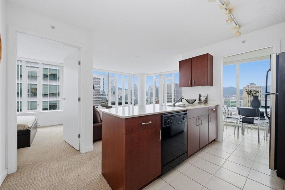 2807 610 Granville Street Vancouver, BC - 5