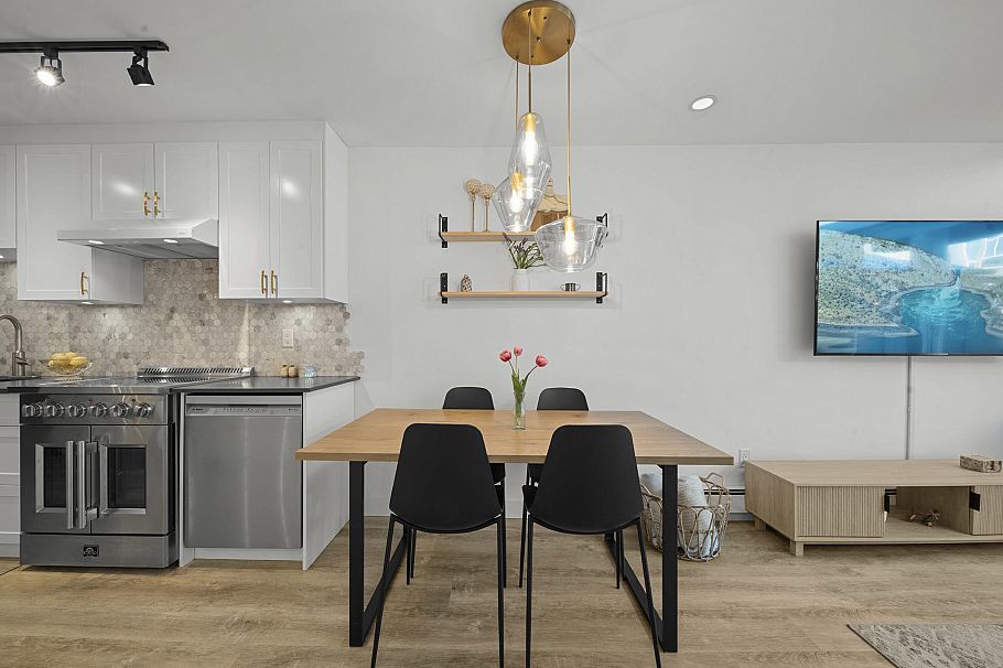 109 2125 York Avenue Vancouver, BC - 9