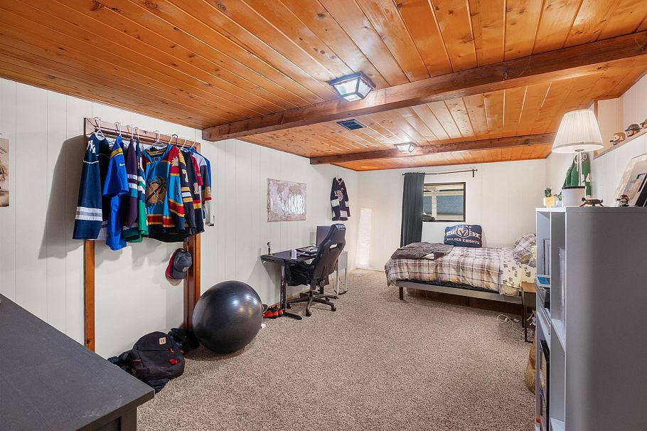 551 E Osborne Road North Vancouver, BC - 15