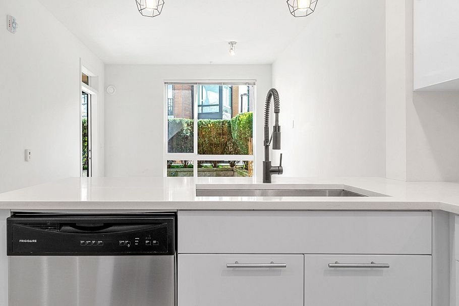 107 733 W 3rd Street North Vancouver, BC - 19