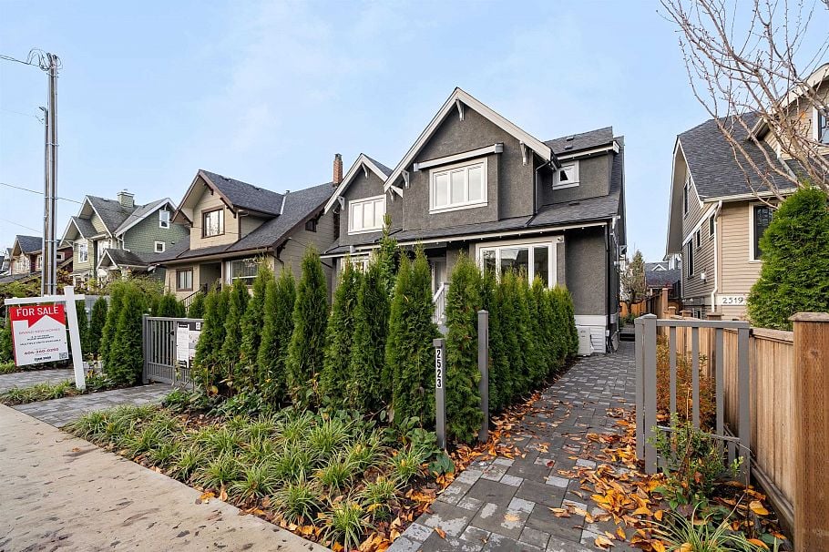 2523 W 8th Avenue Vancouver, BC - 2