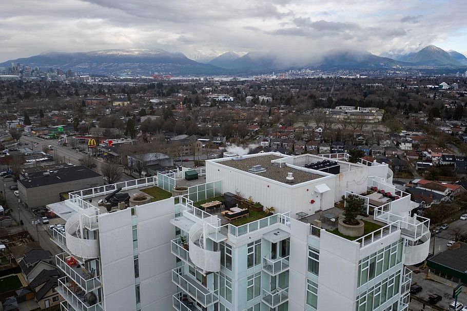 1801 4638 Gladstone Street Vancouver, BC - 1