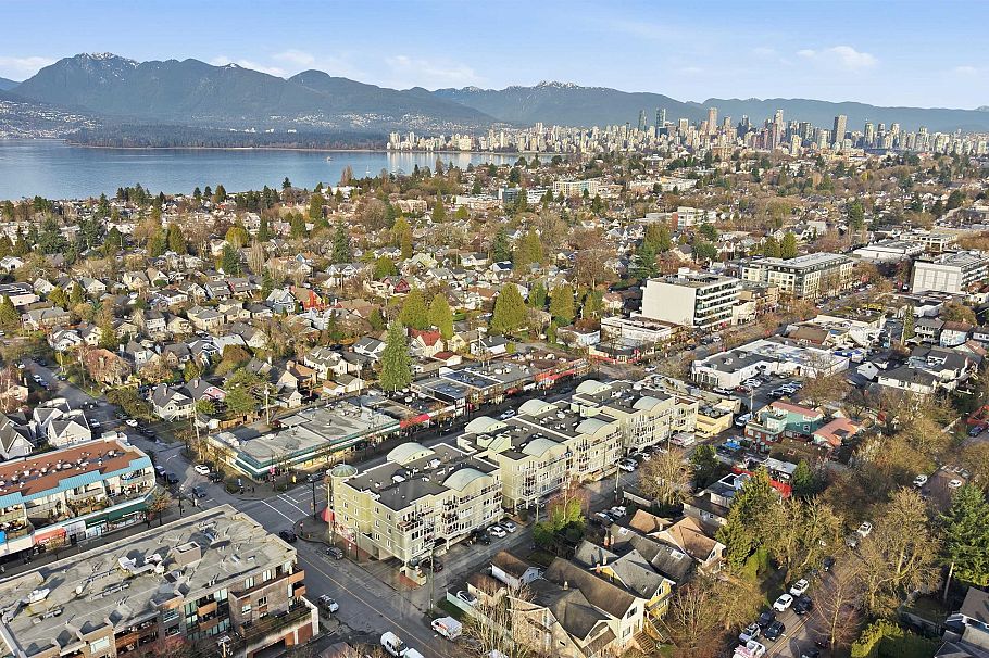 216 3250 W Broadway Vancouver, BC - 3