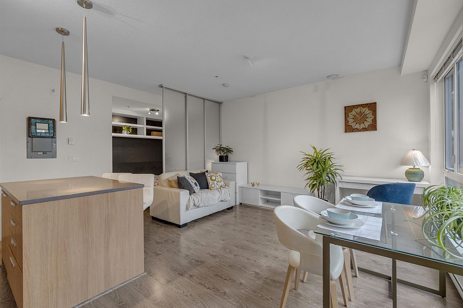 103 735 W 15th Street North Vancouver, BC - 14