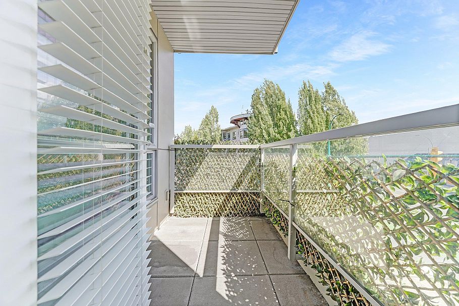 211 1621 Hamilton Avenue North Vancouver, BC - 23