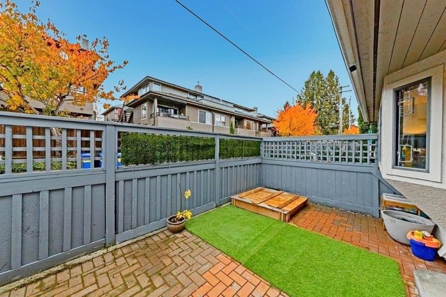 10 2118 Eastern Avenue North Vancouver, BC - 23