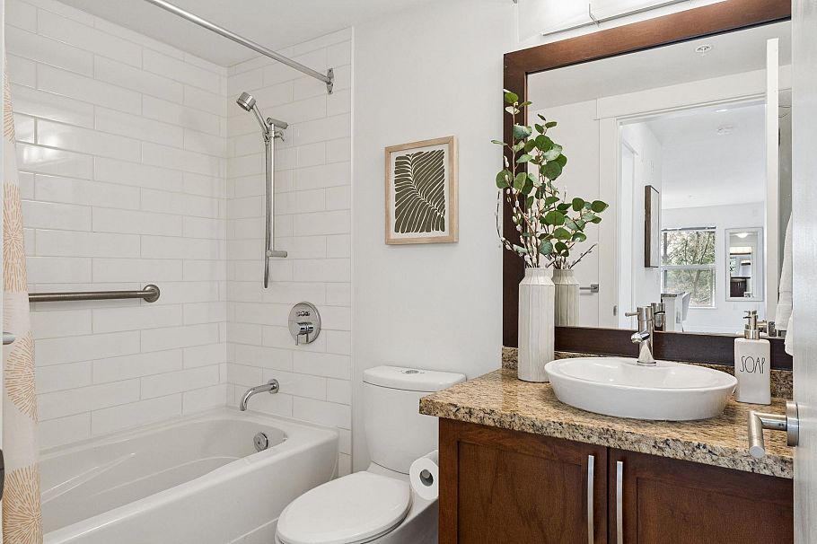 206 1468 St. Andrews Avenue North Vancouver, BC - 16