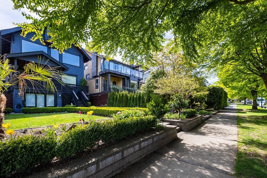 3240 W 1st Avenue Vancouver, BC - 40