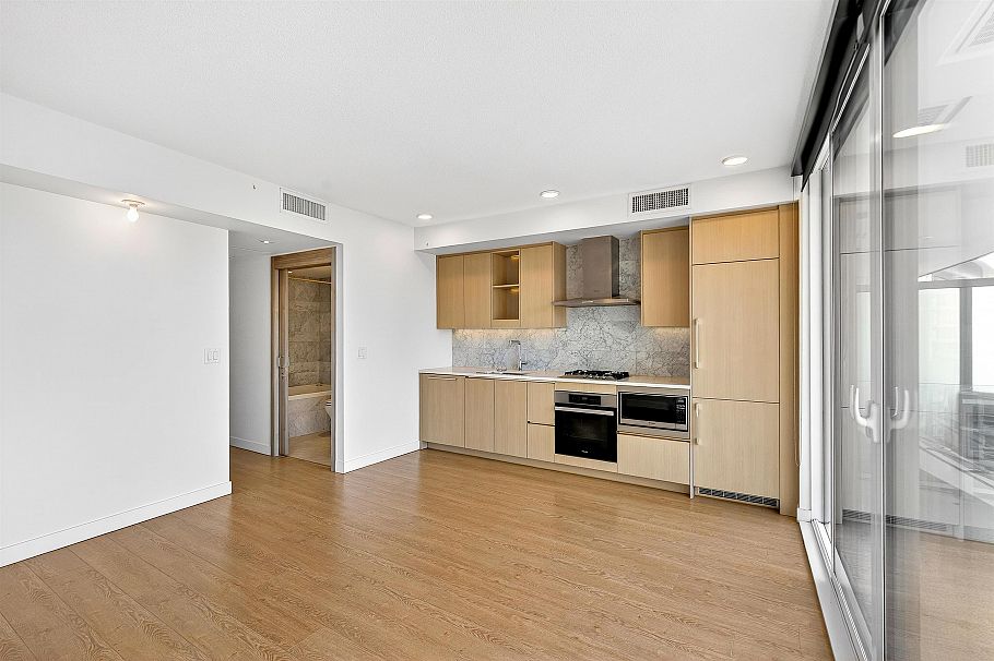 2004 89 Nelson Street Vancouver, BC - 10