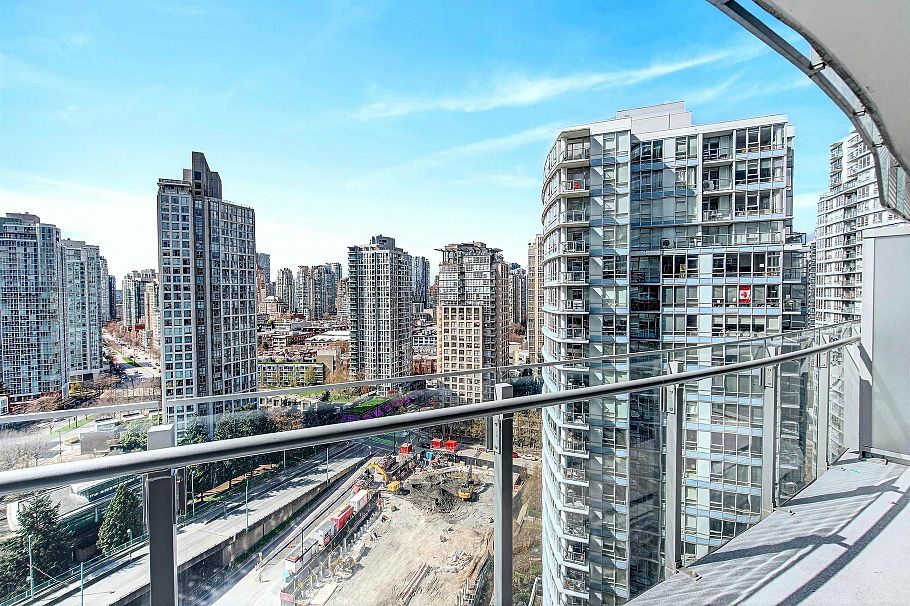 2004 89 Nelson Street Vancouver, BC - 26