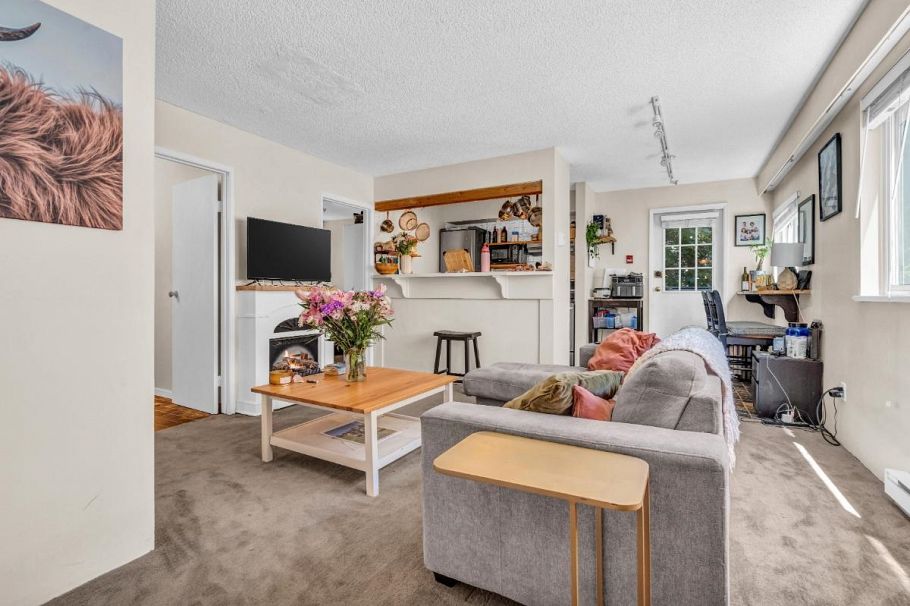 2575 W 3rd Avenue Vancouver, BC - 9