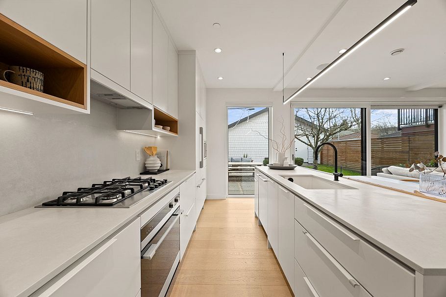 529 E 17th Avenue Vancouver, BC - 6