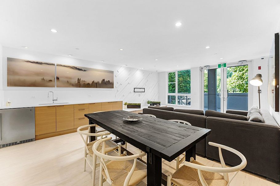 211 1621 Hamilton Avenue North Vancouver, BC - 35