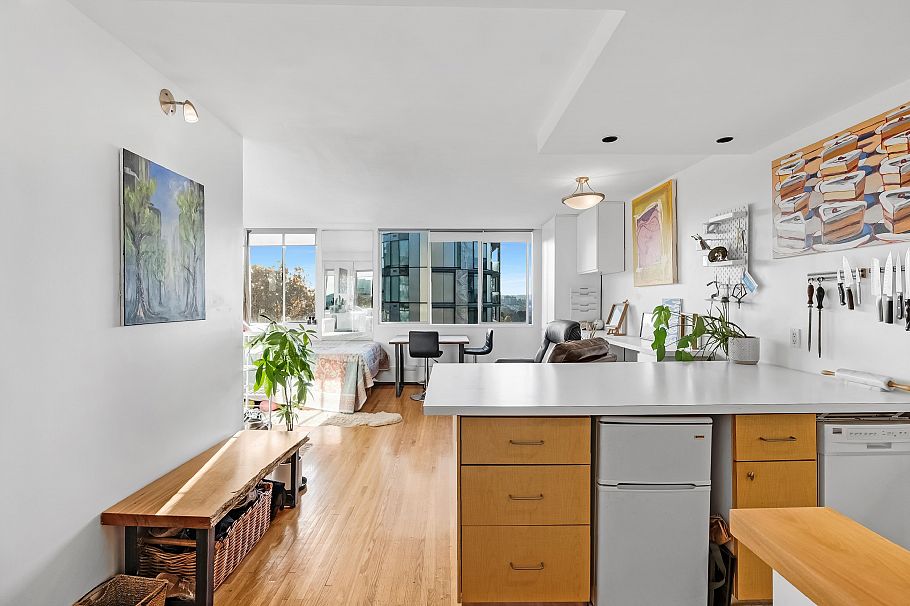 901 1250 Burnaby Street Vancouver, BC - 4