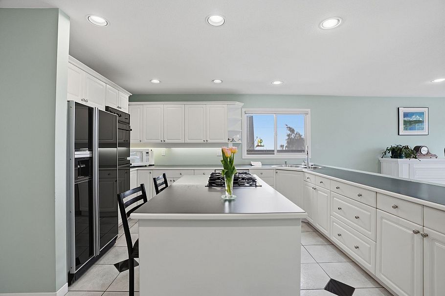 2341 Caledonia Avenue North Vancouver, BC - 9