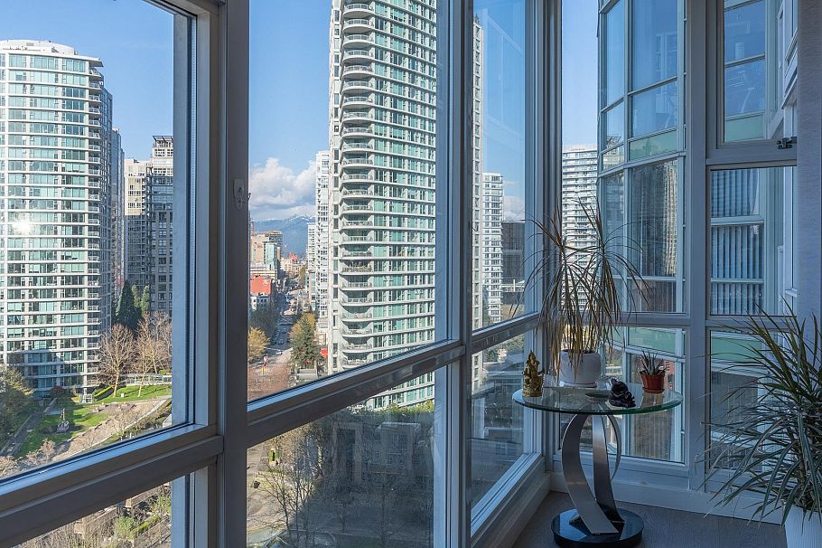 1605 193 Aquarius Mews Vancouver, BC - 8