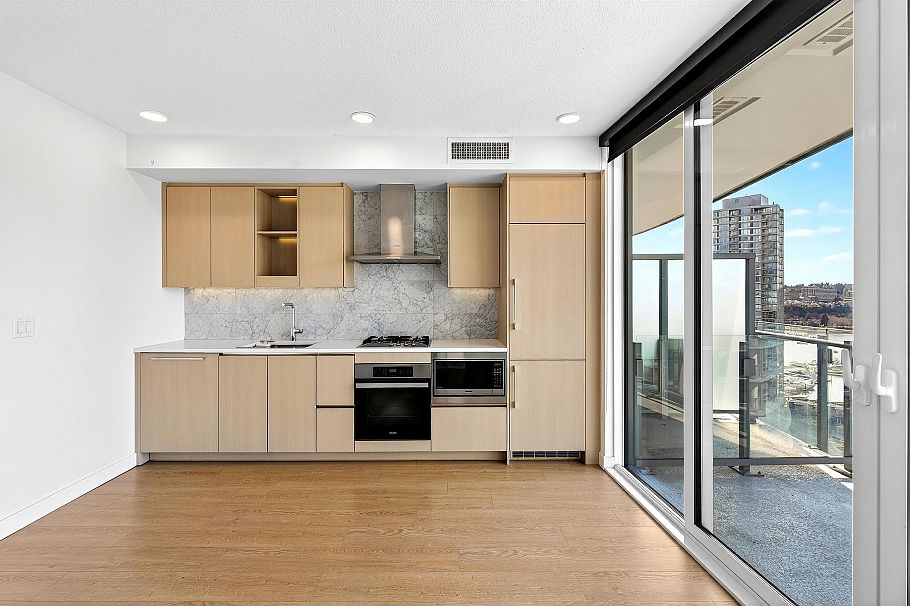 2004 89 Nelson Street Vancouver, BC - 9