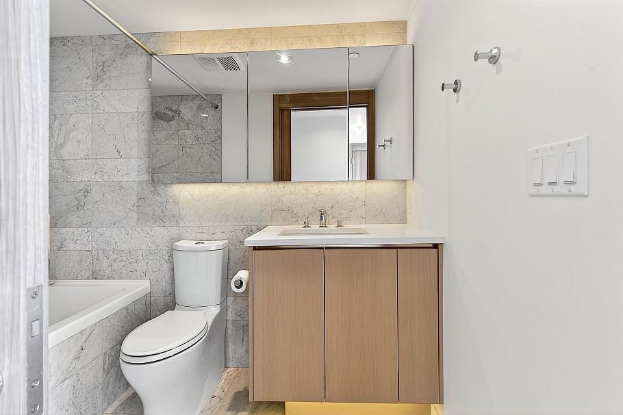 2004 89 Nelson Street Vancouver, BC - 16