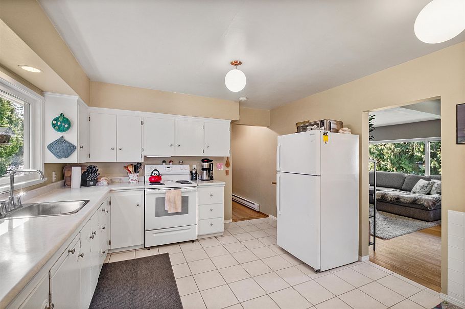 551 E Osborne Road North Vancouver, BC - 10