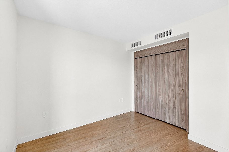 2004 89 Nelson Street Vancouver, BC - 11