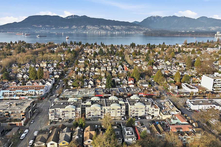 216 3250 W Broadway Vancouver, BC - 2