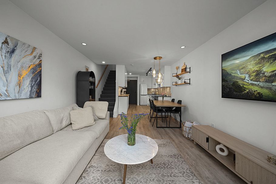 109 2125 York Avenue Vancouver, BC - 5