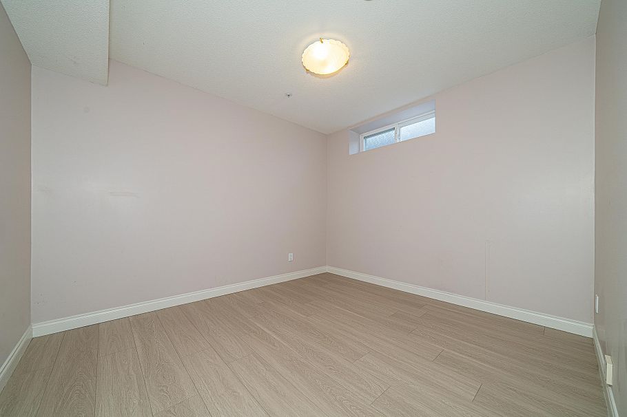 4255 W 15th Avenue Vancouver, BC - 31