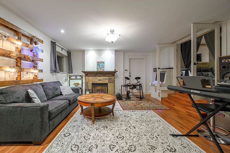 3402 Anne Macdonald Way North Vancouver, BC - 21