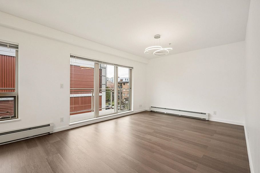 303 1033 St. George's Avenue North Vancouver, BC - 7