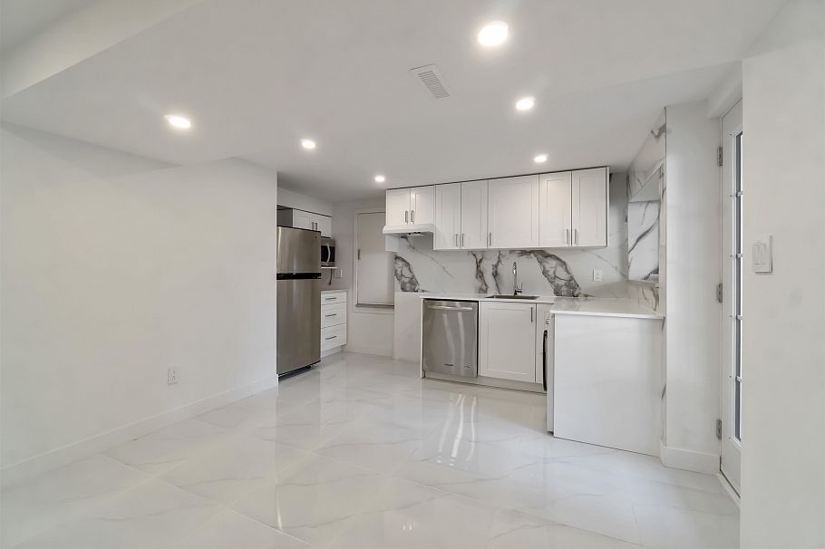 3837 Sunnycrest Drive North Vancouver, BC - 20