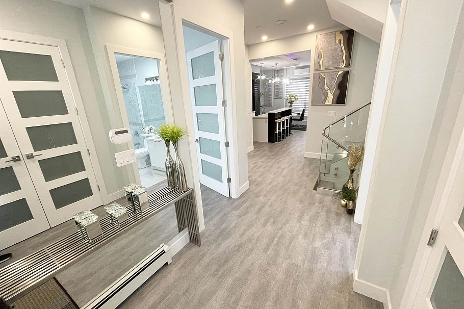 2460 E 19th Avenue Vancouver, BC - 5