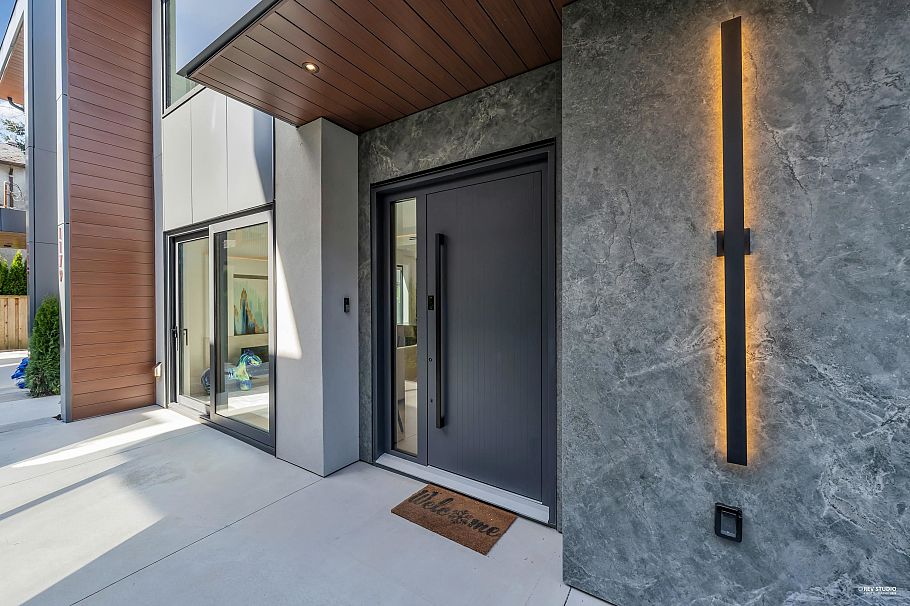 1181 W 33rd Avenue Vancouver, BC - 1