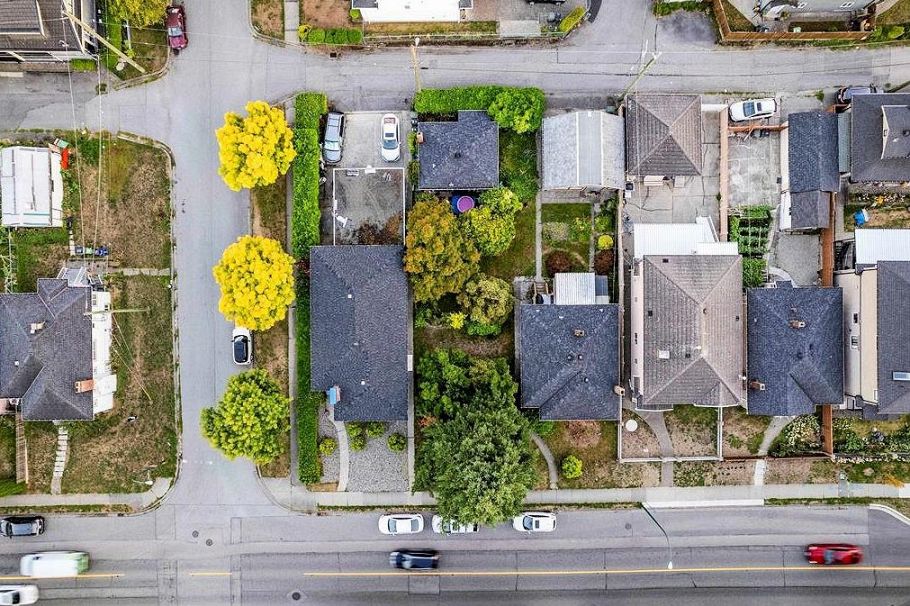 1280 E 33rd Avenue Vancouver, BC - 2