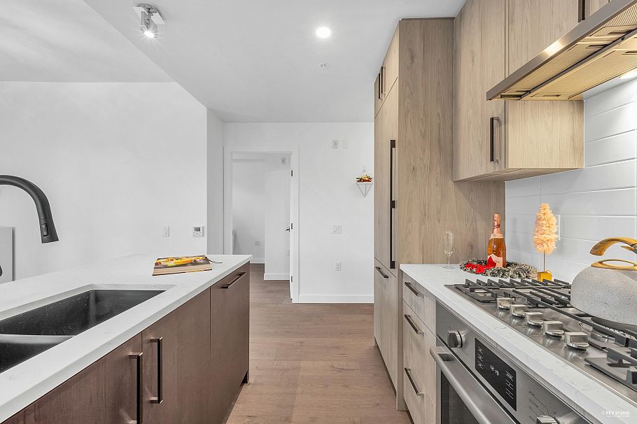 305 6859 Cambie Street Vancouver, BC - 15